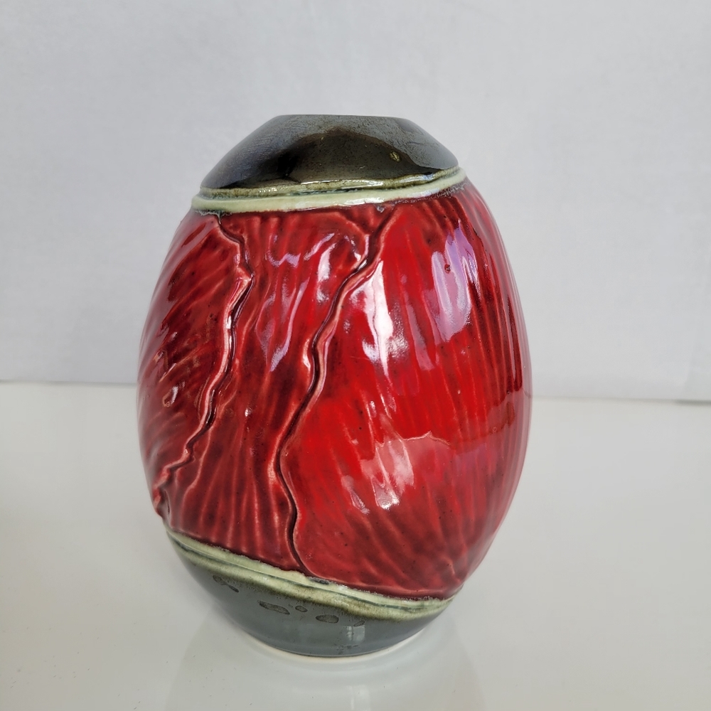Studio Pottery Poppy Promise Small Vase Red - Picture 4 of 9